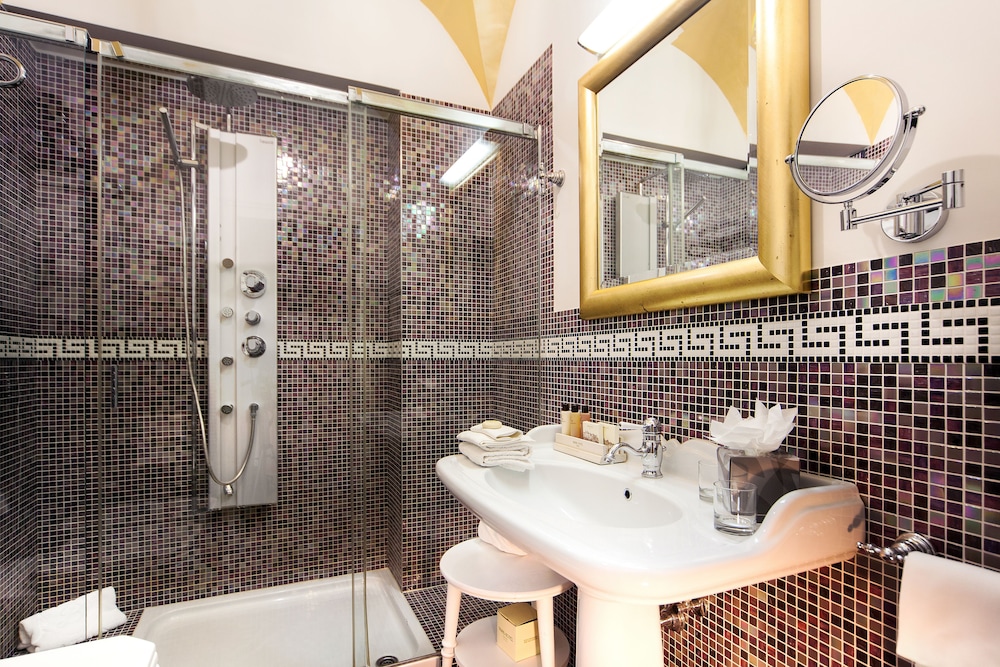 Executive Double or Twin Room - Photo 8