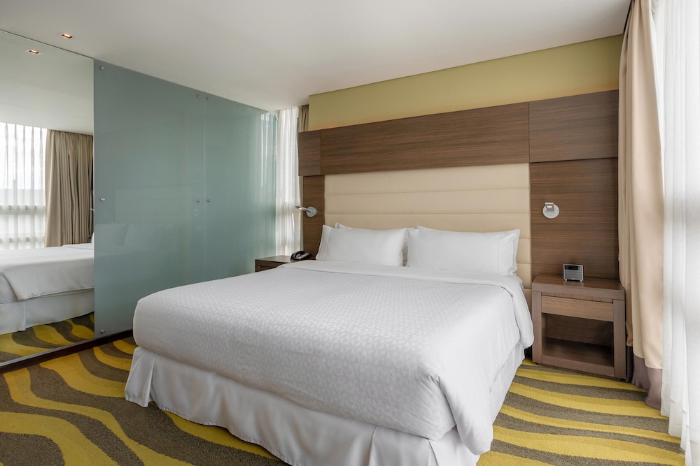 Executive Room, 1 King Bed (Club Level) photo 3