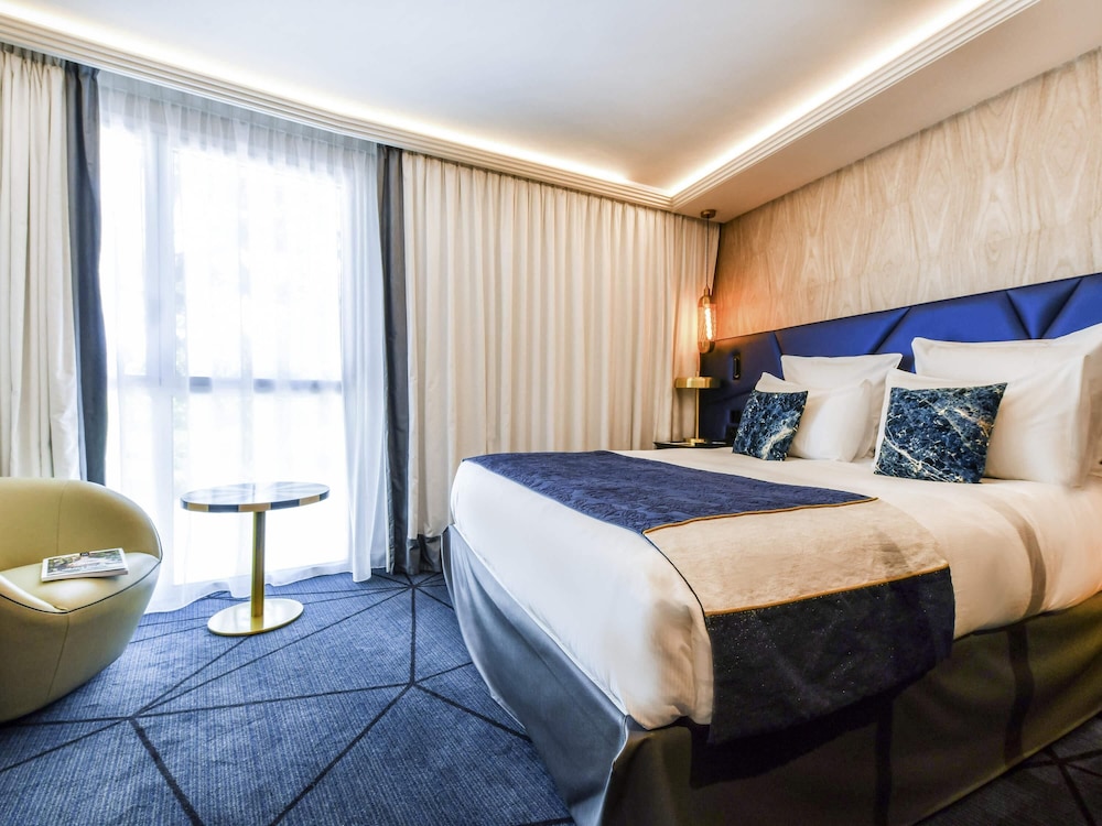 Deluxe Room, 1 King Bed, Balcony - Photo 2