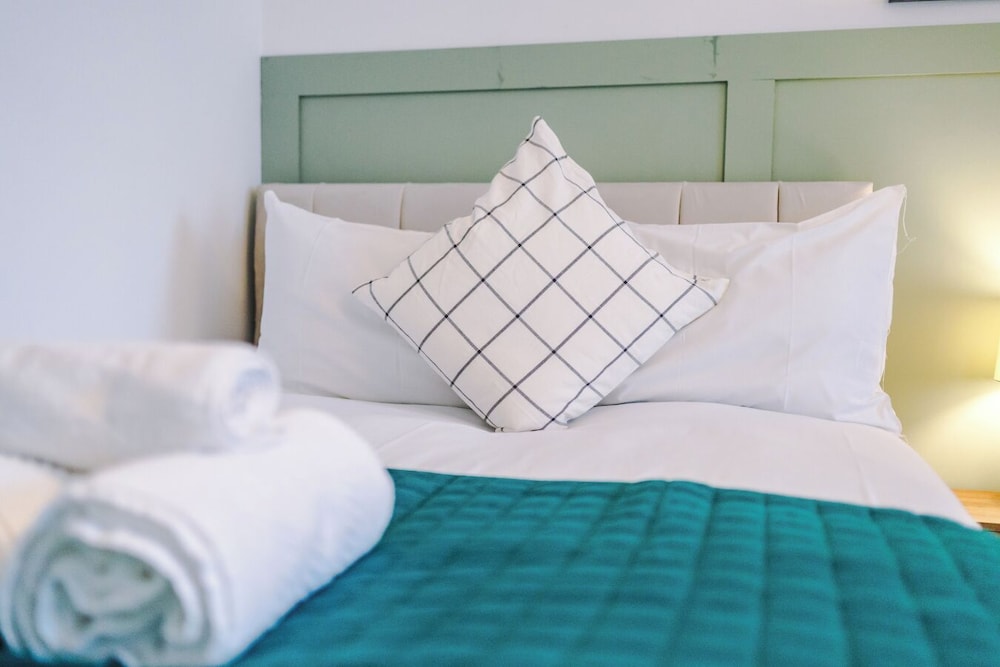 Modern 2BR Apartment: Sleeps 8, near MediaCityUK