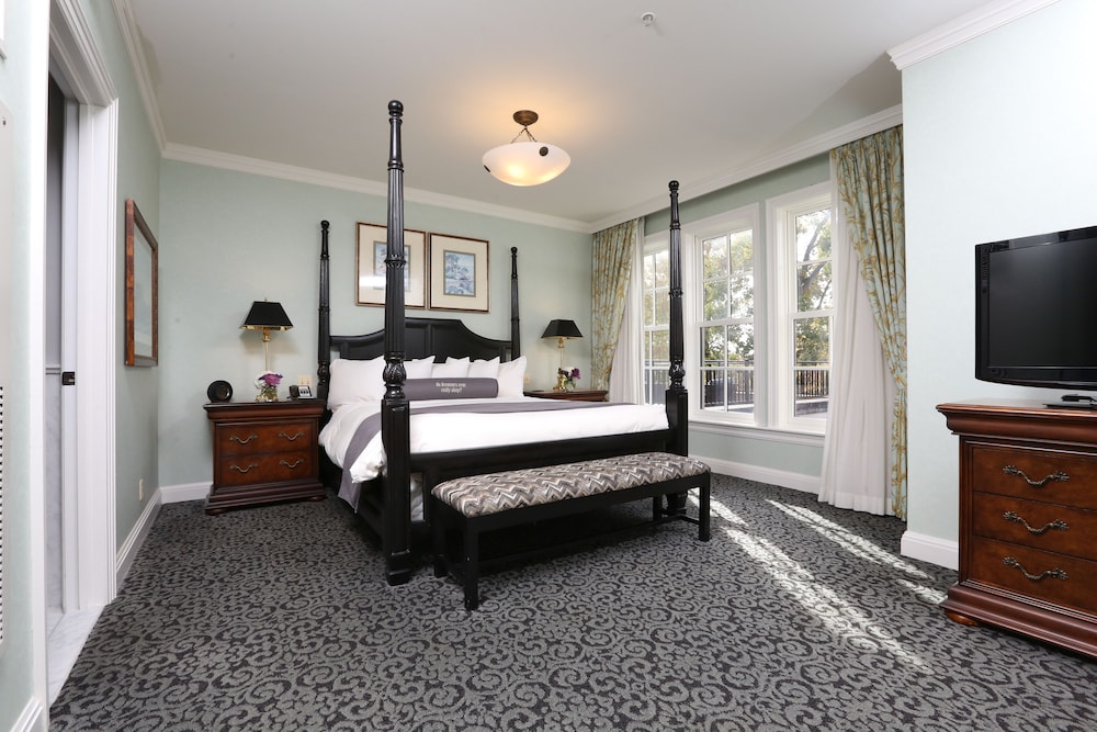 Grand Room, 1 King Bed (Luxury) - Photo 1
