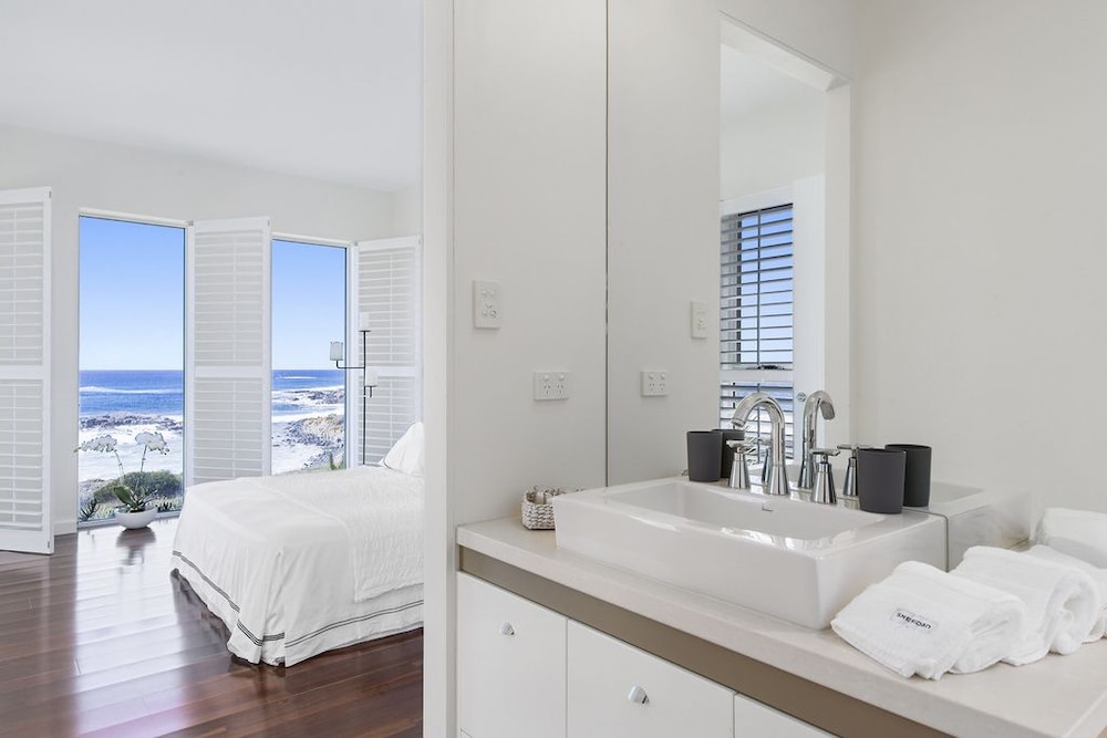 Luxury Villa, 1 Bedroom, Sea View, Oceanfront photo 1