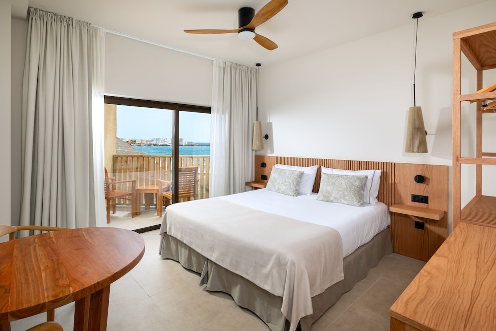 Superior Double Room, Balcony, Sea View - Photo 10