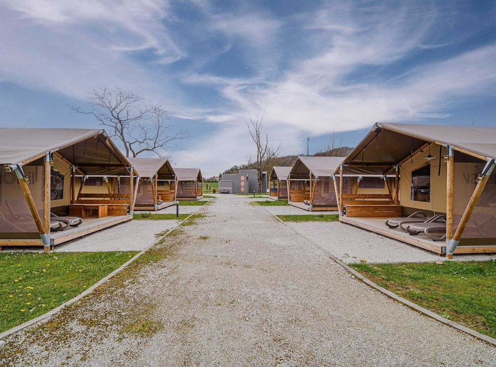 House (Camping Tent 1)