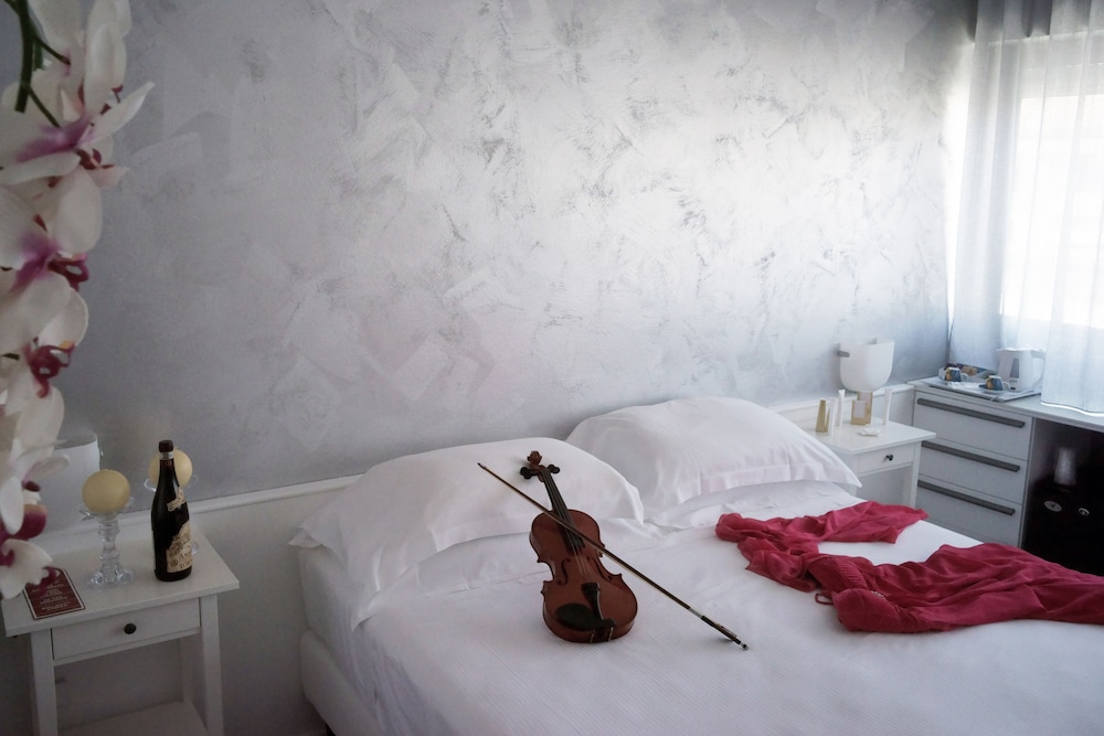 Superior Double Room (Amarone)