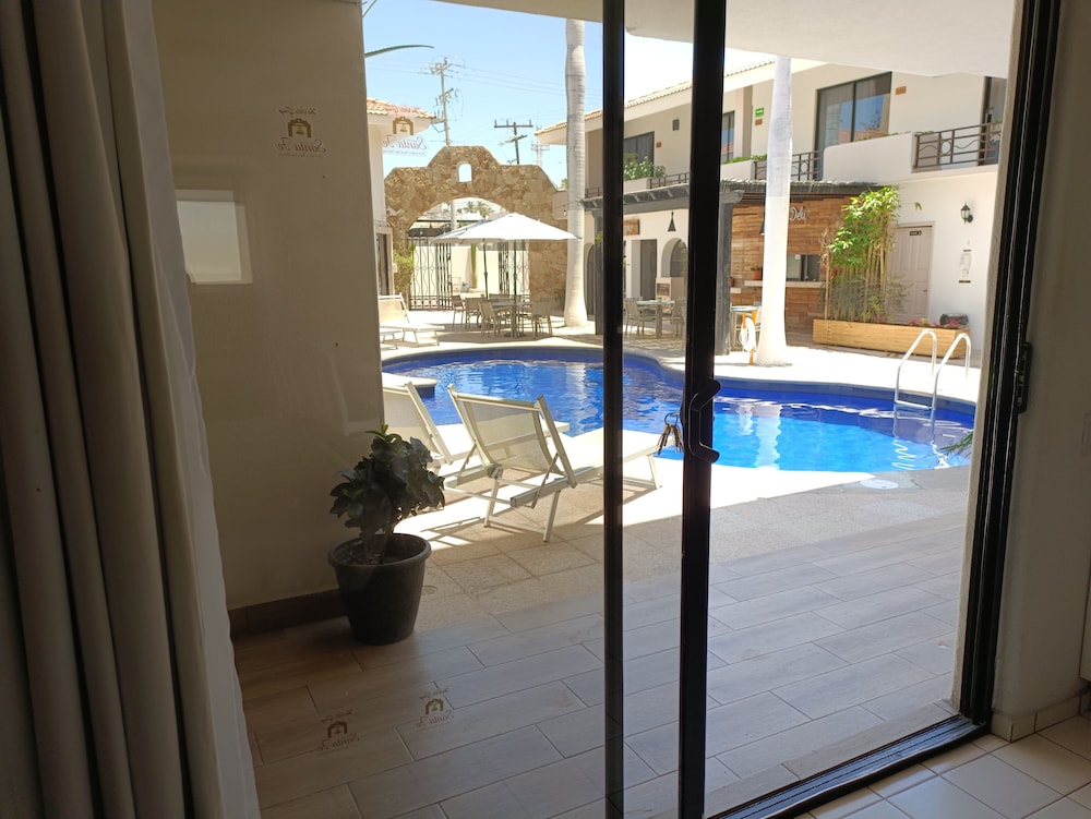 Family Room, 2 Bedrooms, Pool View - Photo 7