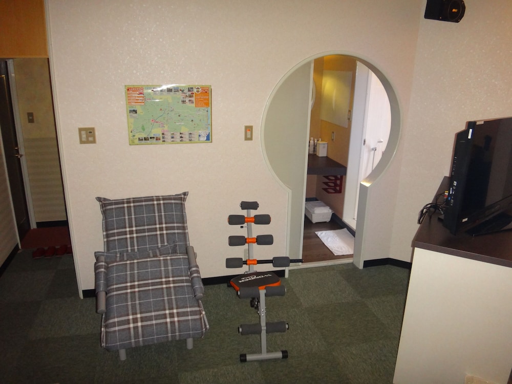 Suite, Smoking photo 3