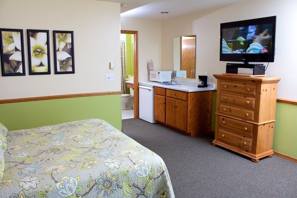 King & Queen Suite, Partial Harbor View Room on Second Floor only