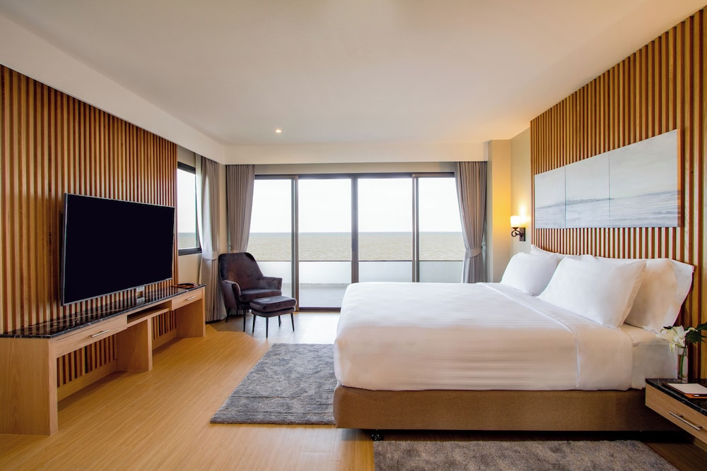 Three Bedroom Sea View Apartment