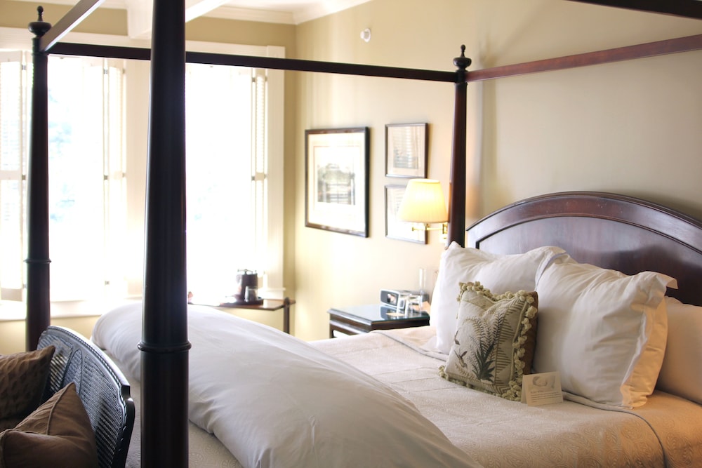 Premium Room, 1 King Bed photo 2