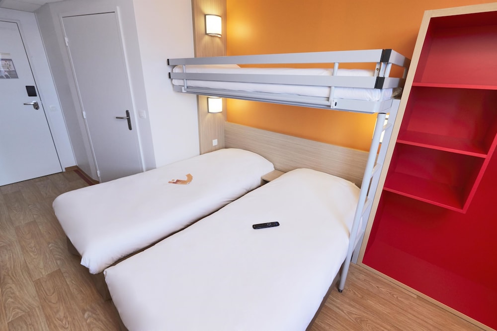 Standard Room, 3 Twin Beds photo 2