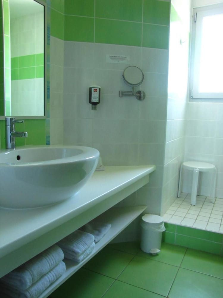 Basic Double Room - Photo 8
