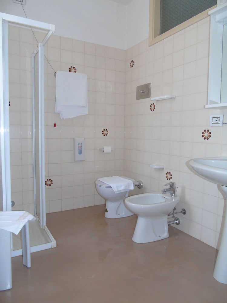 Quadruple Room - Photo 2
