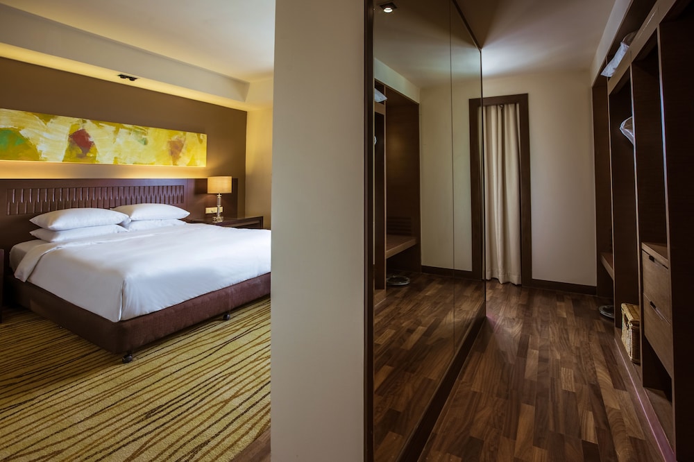 Regency, Suite - Photo 5