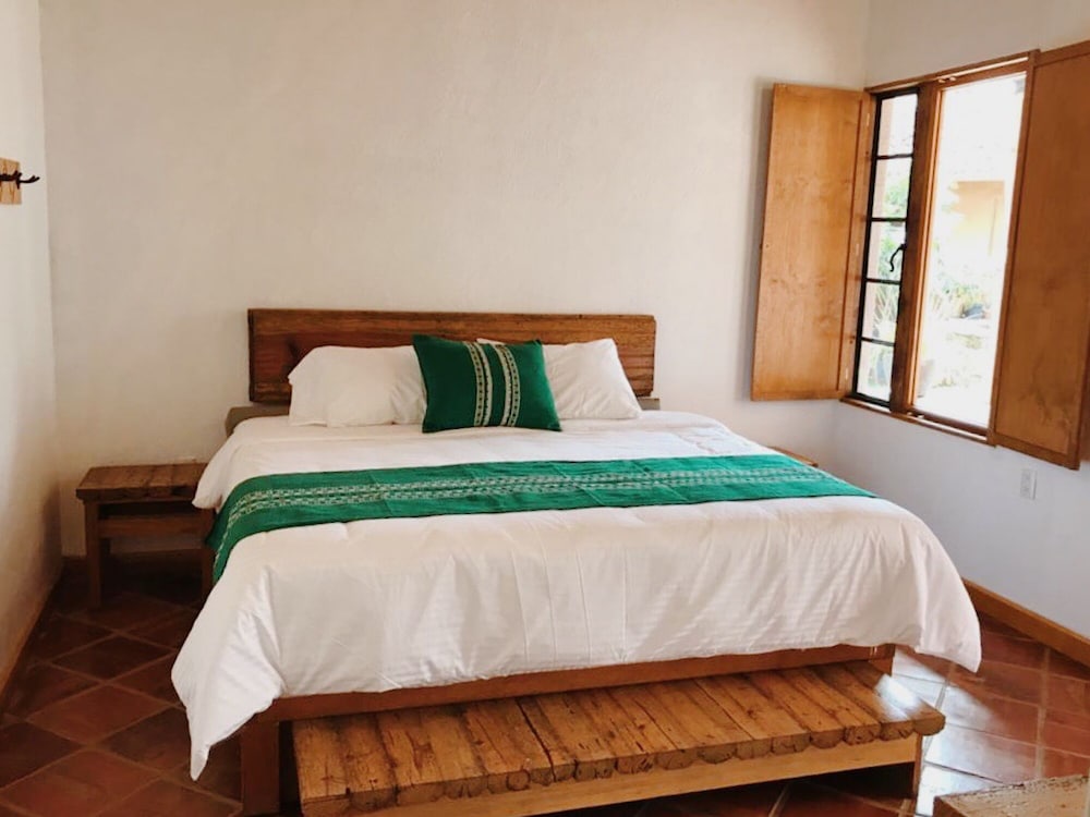 Deluxe Double Room, 1 King Bed, Garden View photo 2