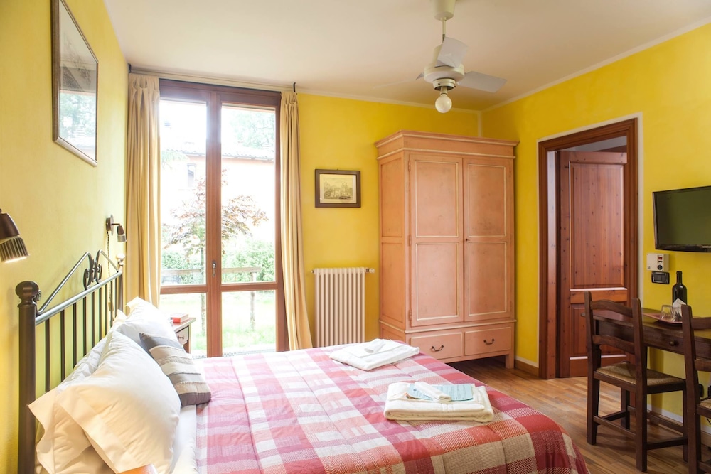 Double or Twin Room - Photo 10