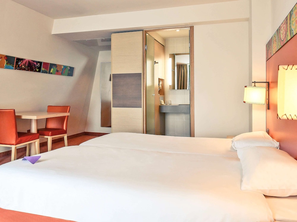 Standard Room, Multiple Beds - Photo 5