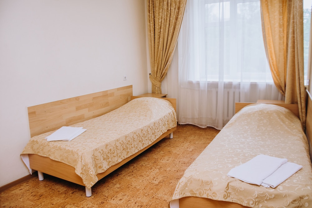 Economy Twin Room photo 3