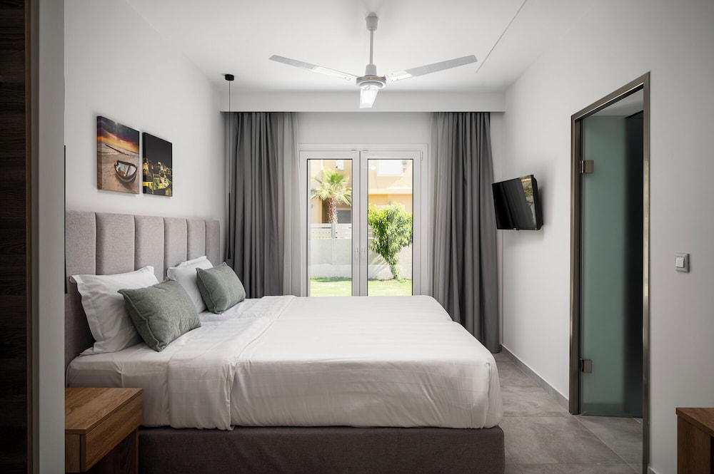 Deluxe Apartment, Garden View