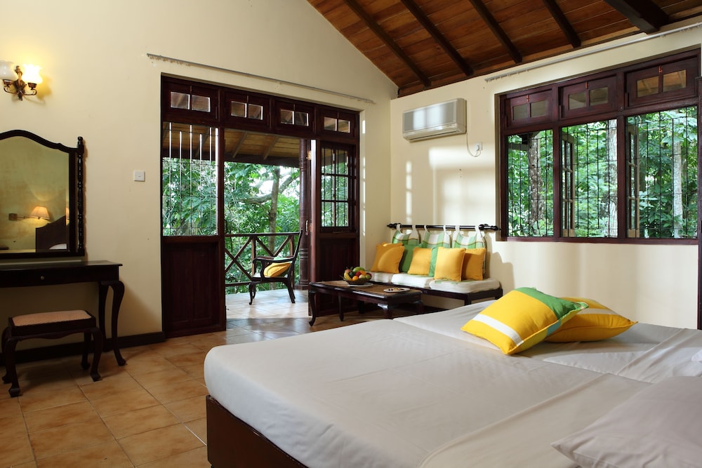 Deluxe Room - Photo 17