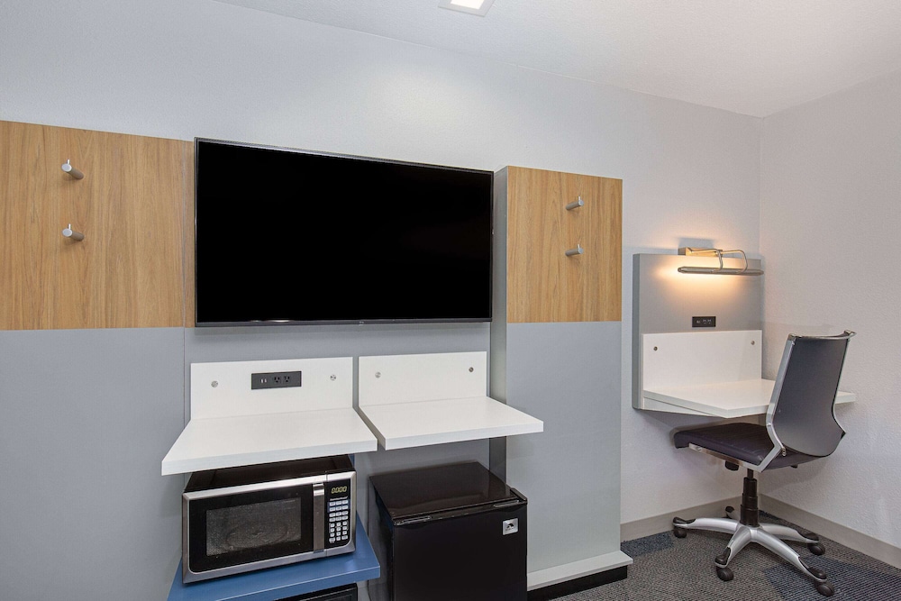 Standard Room, 2 Queen Beds, Accessible - Photo 2