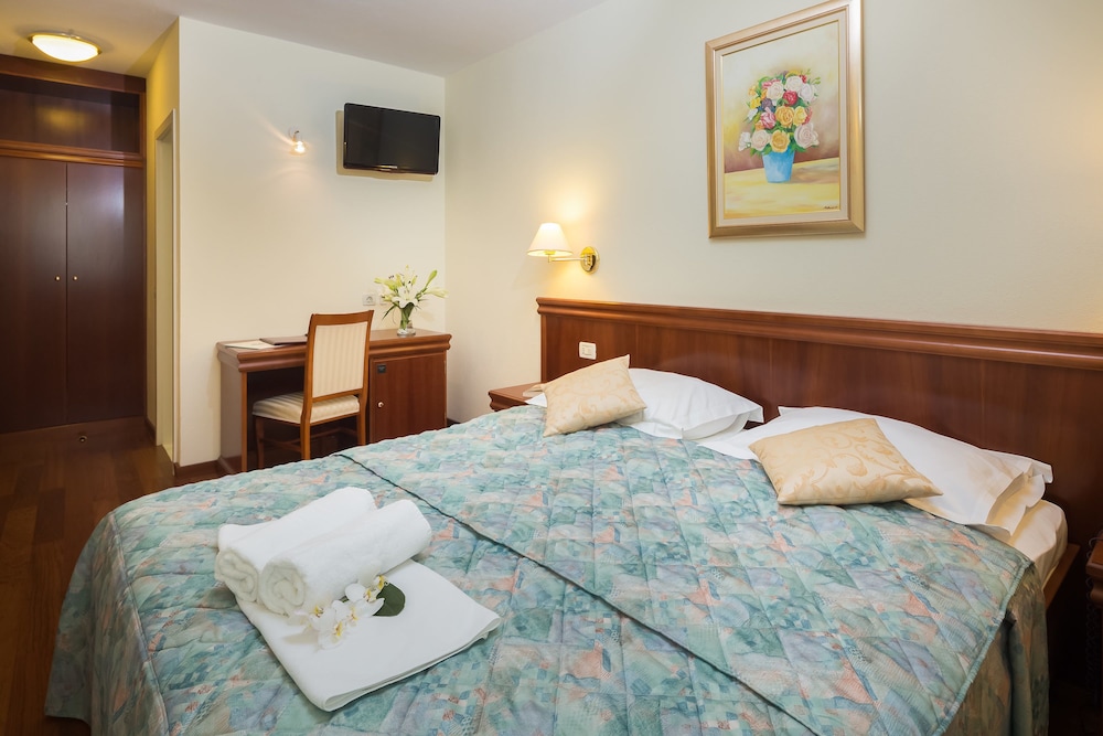Economy Double Room photo 2