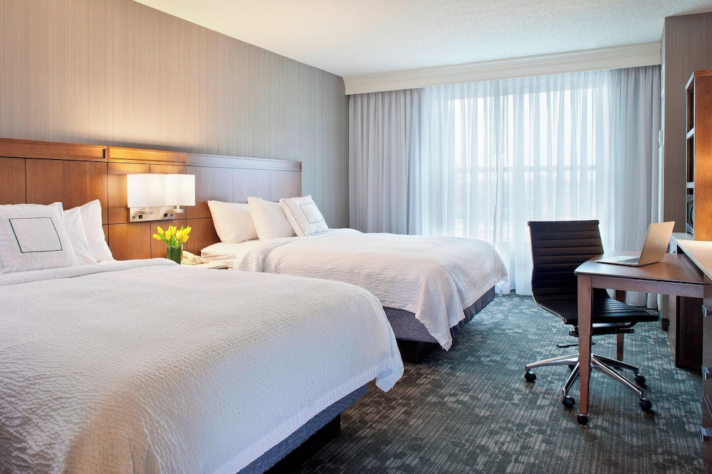 Room, 2 Queen Beds (Mobility/Hearing Access, Roll-In Shwr) - Photo 1
