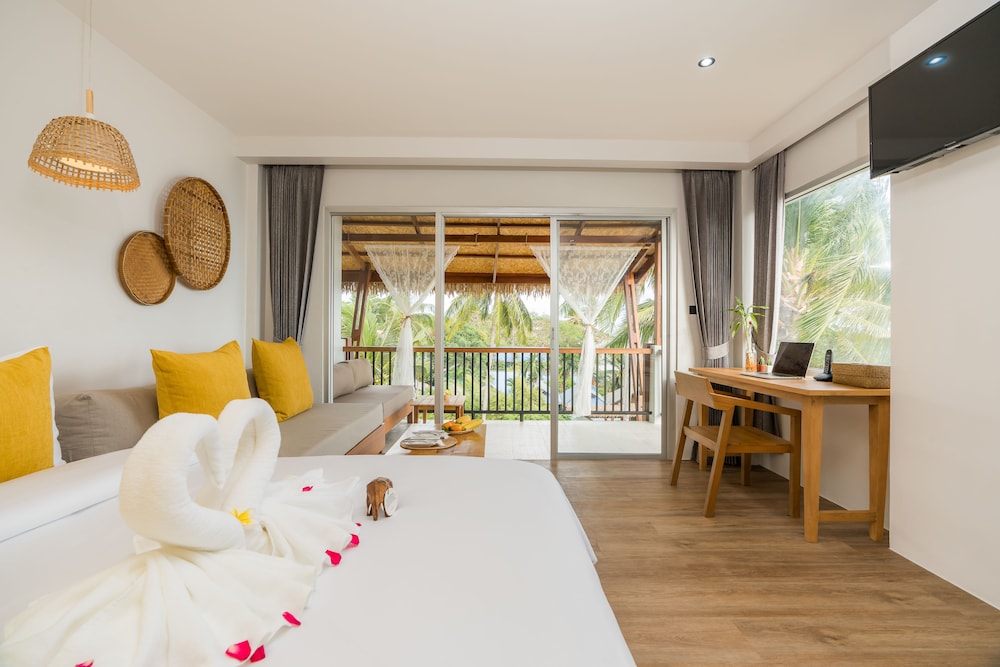 Deluxe Ocean Room - Photo 1