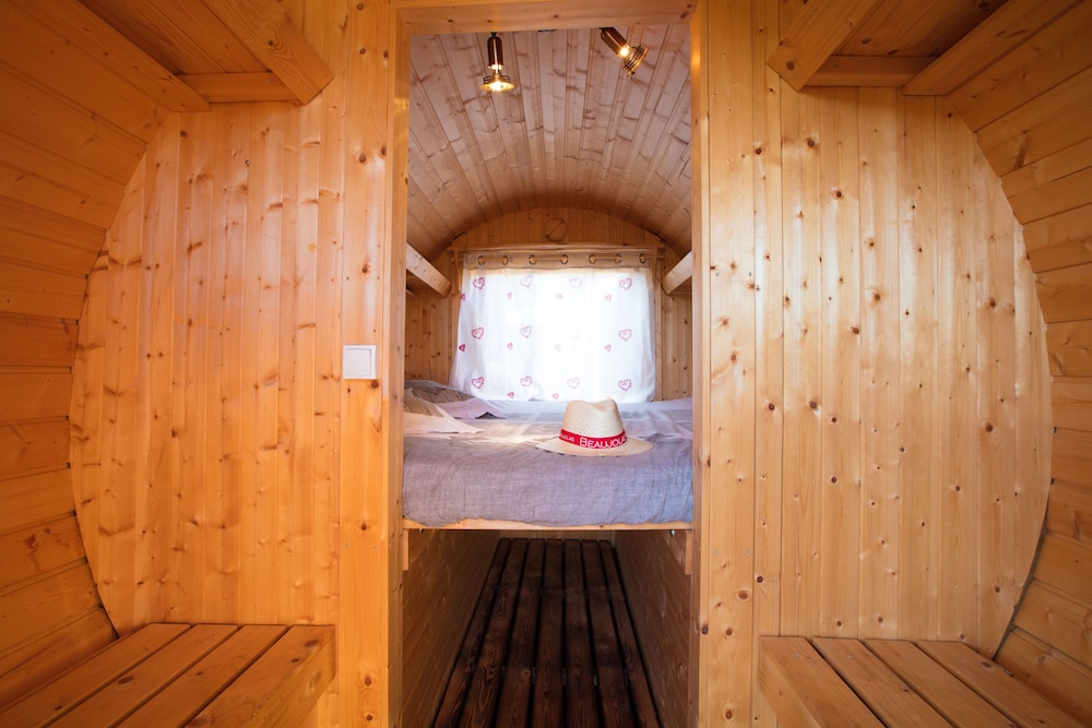 Cabin (Tonneaux) photo 1