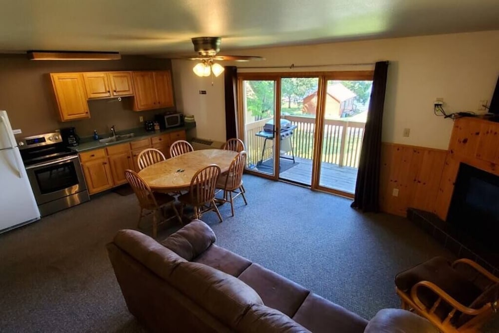 Walleye Villa-2 Bedroom Walleye Villa in Voyageurs National Park photo 1
