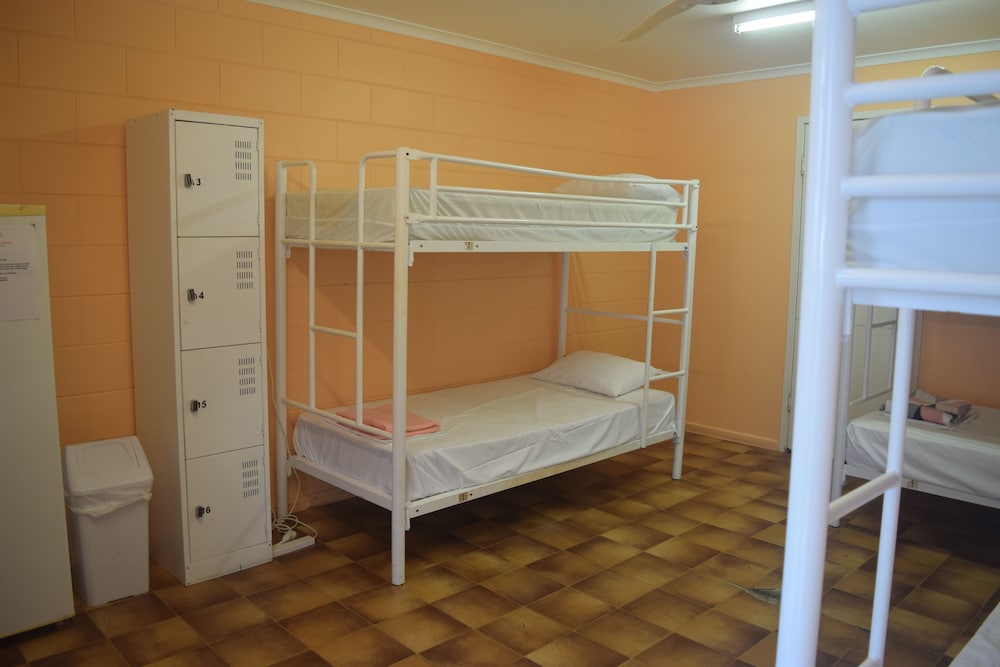 6 Bed Mixed Dorm with Ensuite (18 - 35 years old) photo 3