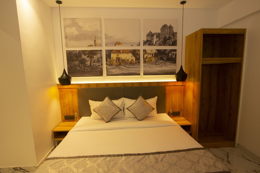 Deluxe Room - Photo 10