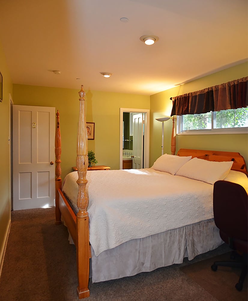 Deluxe Room, 1 King Bed photo 1