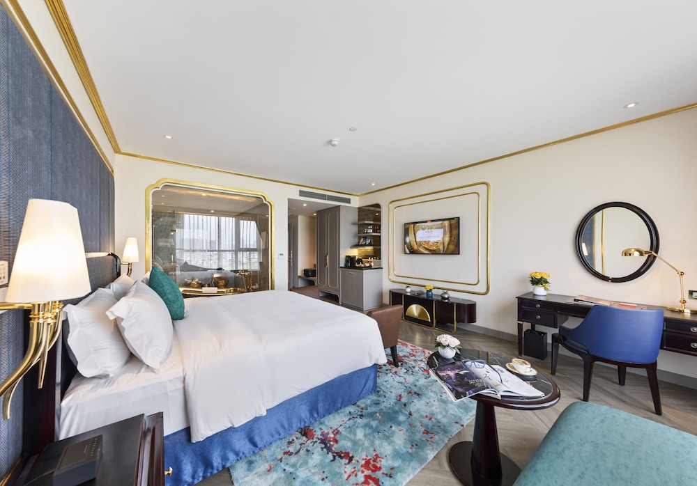 Executive Room (Golden)
