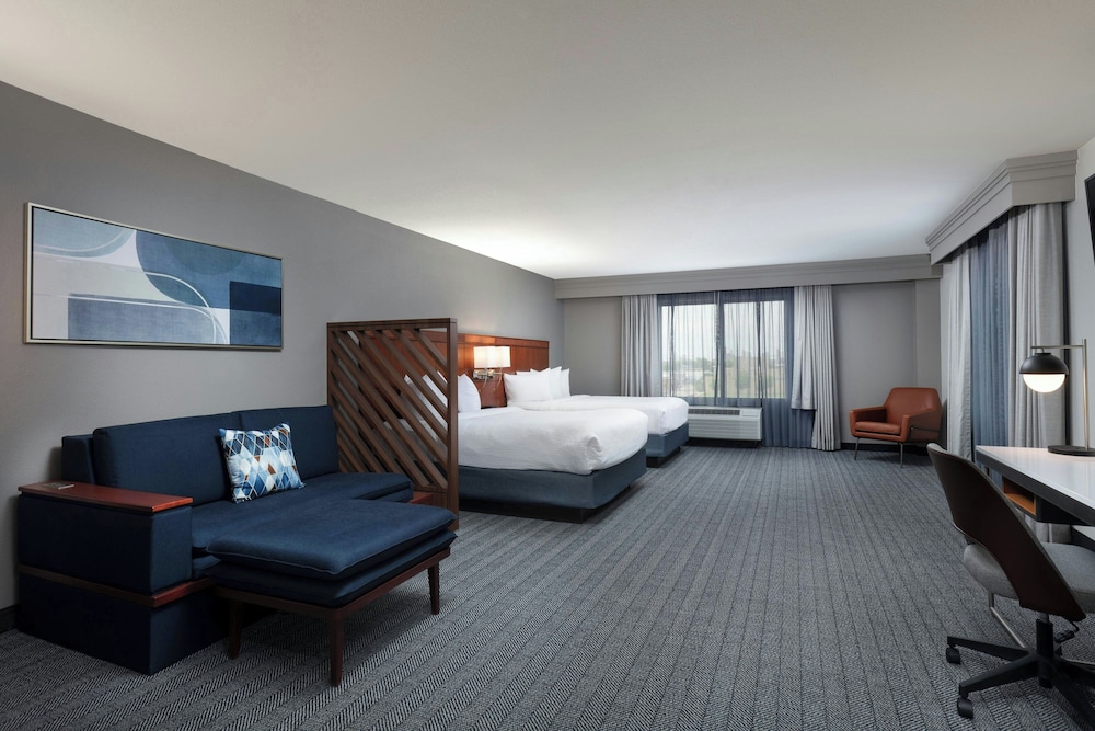Room, 2 Queen Beds (Hearing Accessible) photo 1