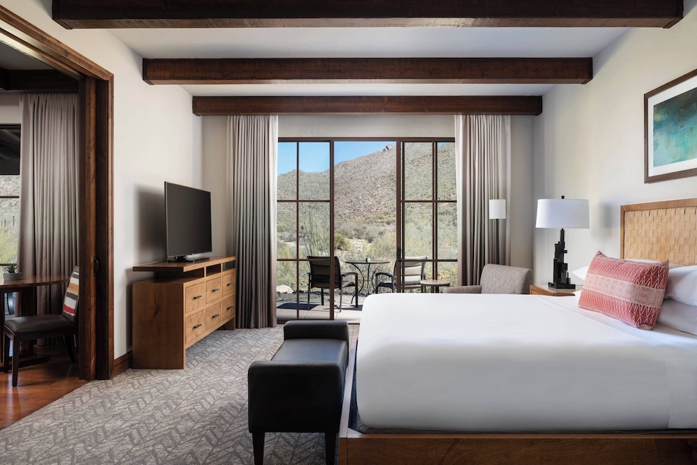 Suite, 1 Bedroom - Photo 2