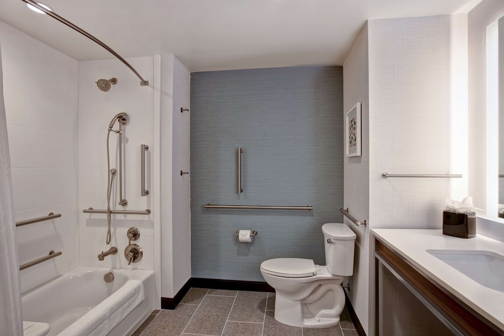 Room, 1 King Bed, Accessible, Bathtub (Hearing & Mobility)