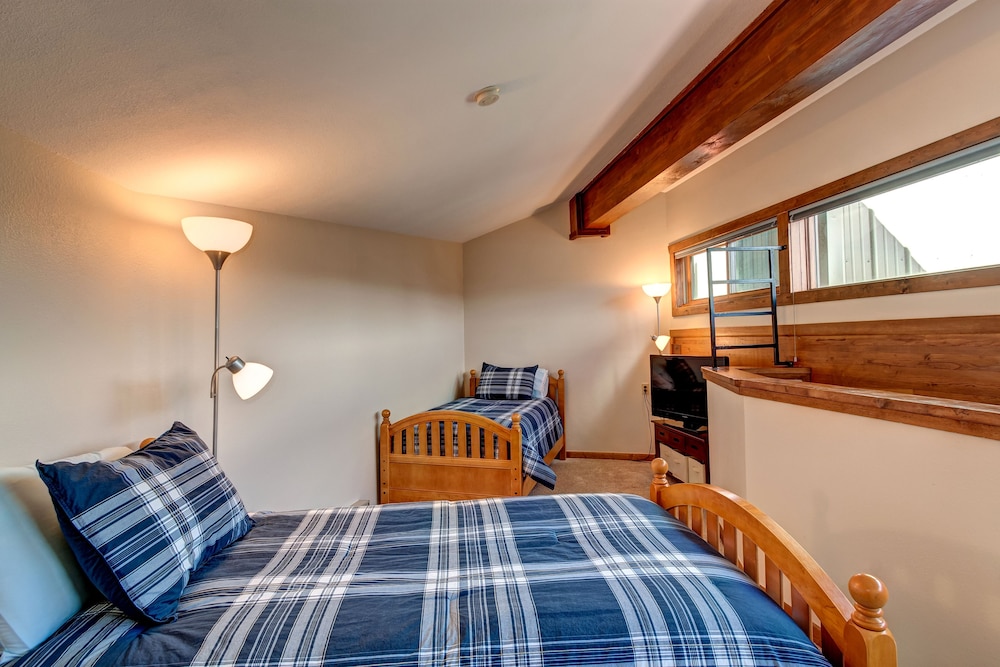 Condo, 2 Bedrooms, 2 Bathrooms photo 2
