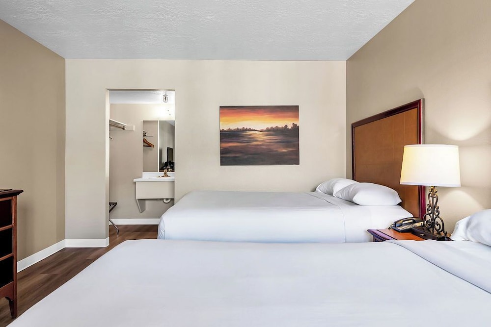 Deluxe Room, 2 Queen Beds - Photo 3