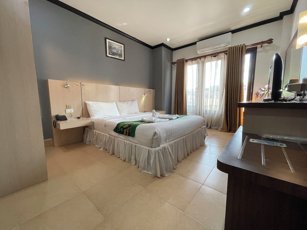 Deluxe Double Room, 1 Double Bed, Private Bathroom, City View