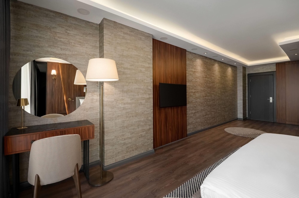 Deluxe Room, 1 Double Bed, City View photo 2