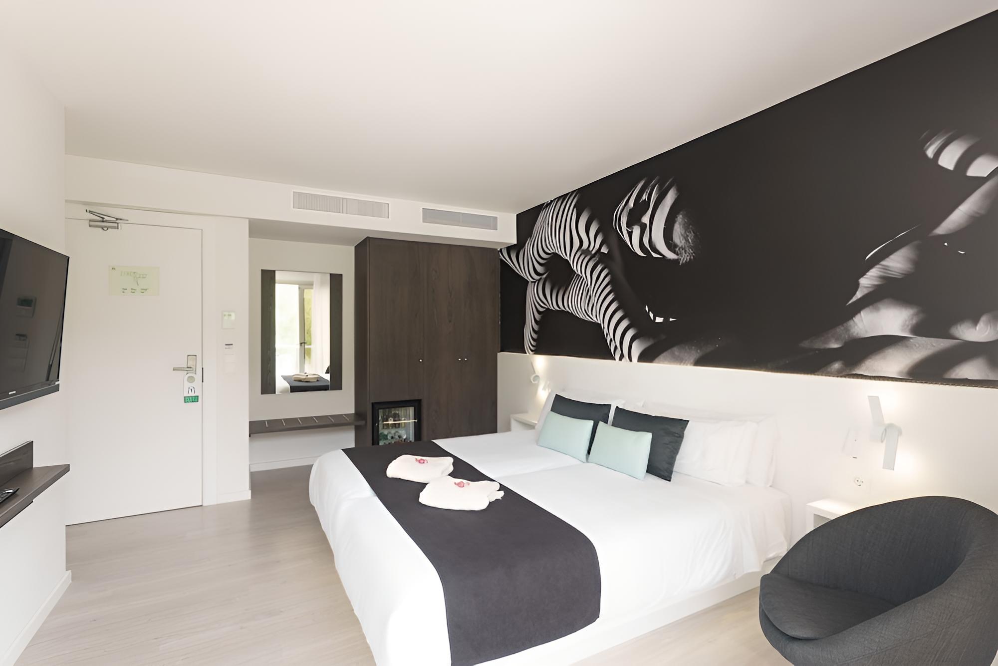 Superior Double Room, Terrace, Pool View photo 1