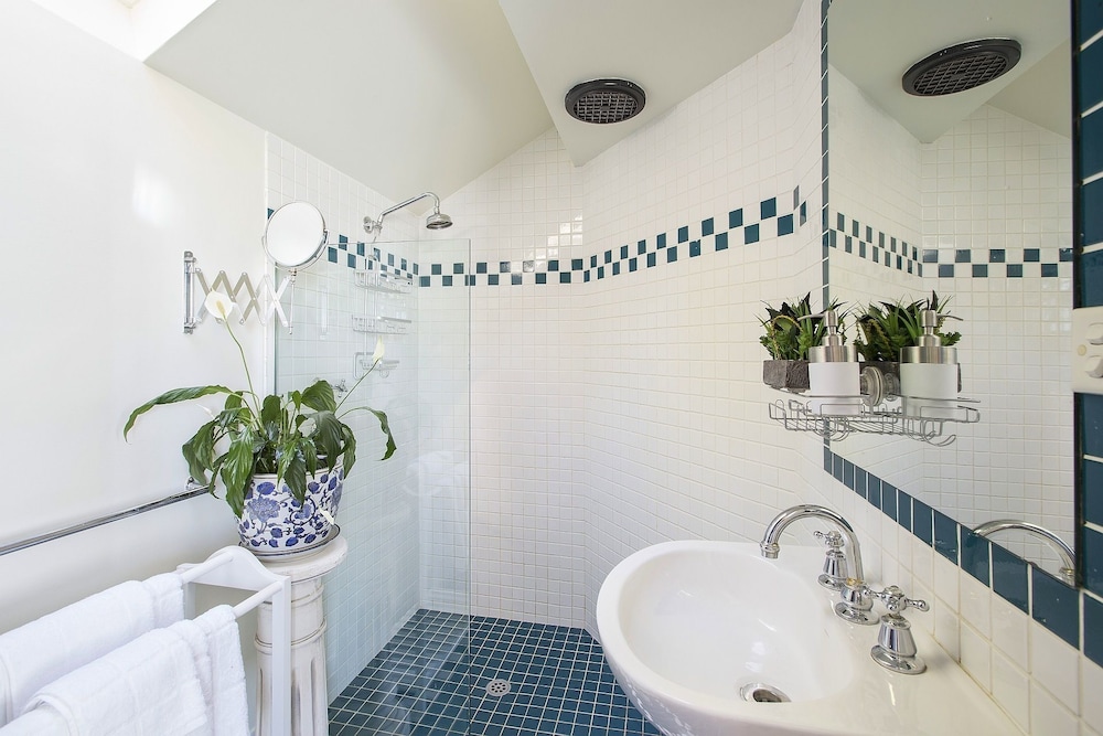 Rose Suite photo 2