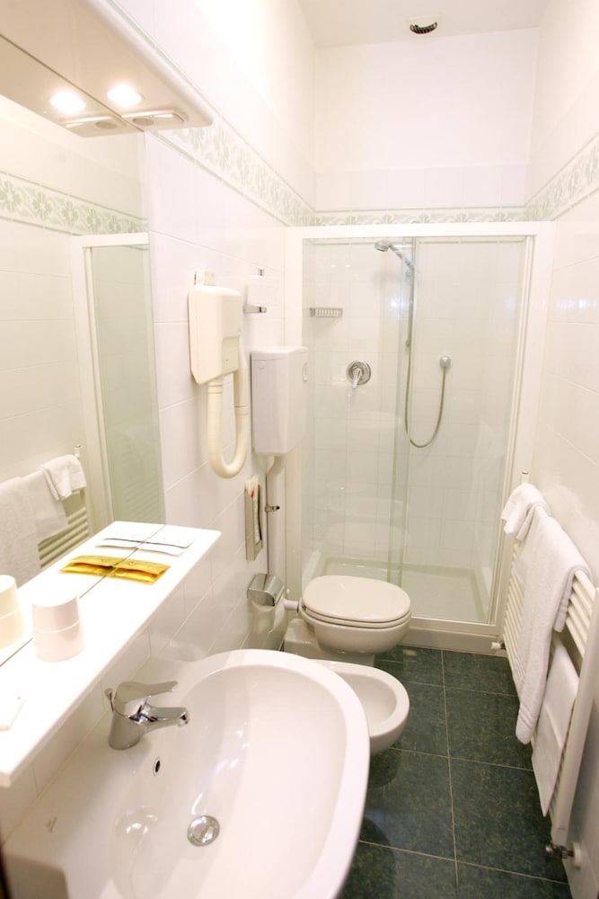 Standard Double Room, 2 Twin Beds - Photo 4