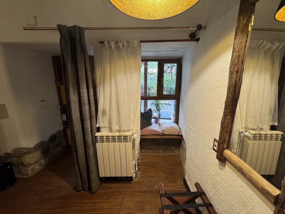 Classic Room, 1 Double Bed, Courtyard View - Photo 4