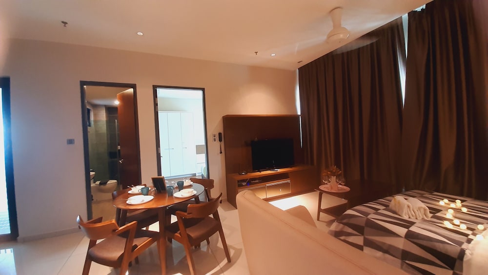 2-Bedroom Premier Family King Suite - Photo 5