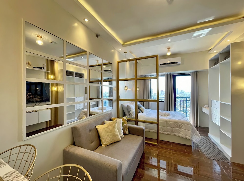 Luxury Apartment, Patio, City View photo 1