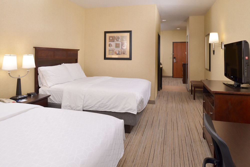 Suite, 2 Queen Beds, Refrigerator (Additional Living Area) - Photo 2