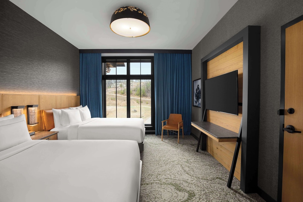 Deluxe Room, 2 Queen Beds, Accessible (Transfer Shower, Mobility) - Photo 11