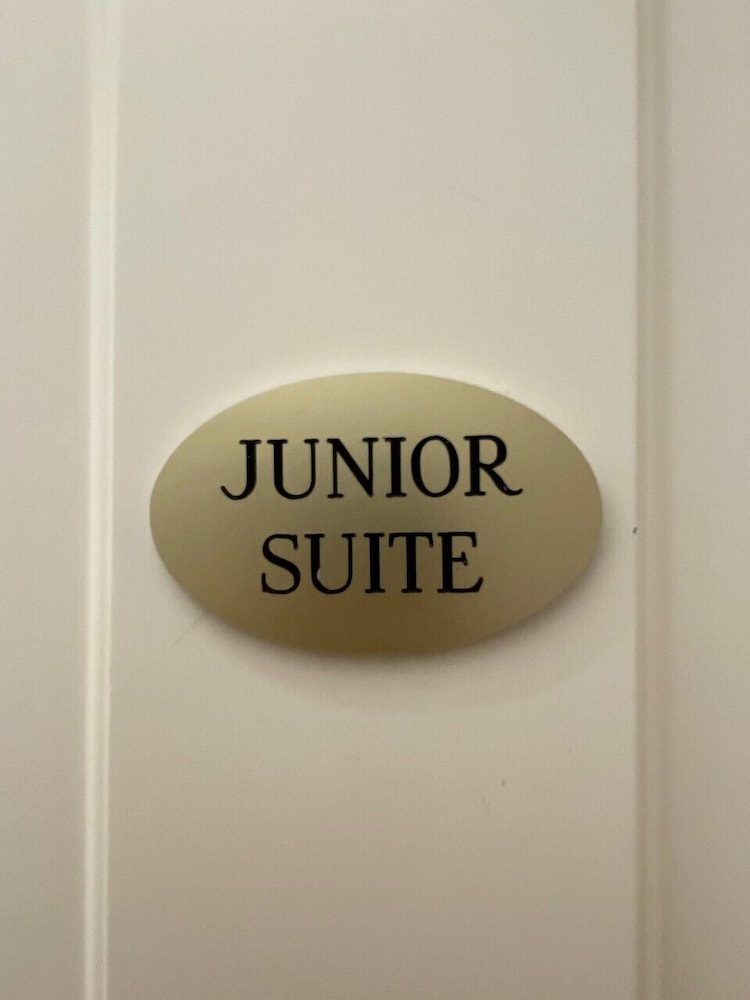 Junior Studio Suite